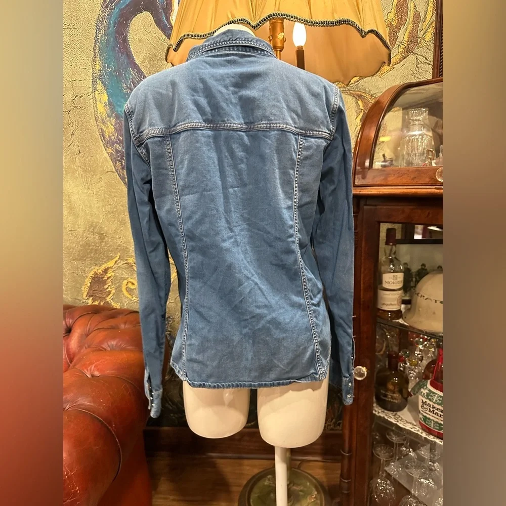 GUESS Los Angeles Denim Shirt XL Women's Medium Wash Snap Button Bohemian Boho - Picture 5 of 10